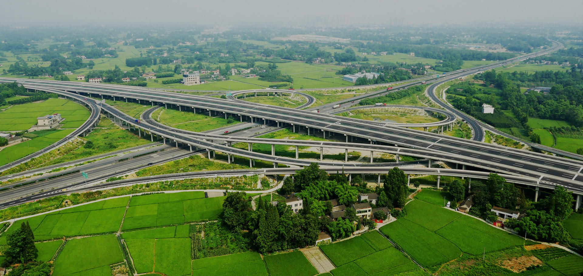 以百年基业为梦，，，，以群策之力铸帆，，，，建一项工程，，，，竖一座丰碑